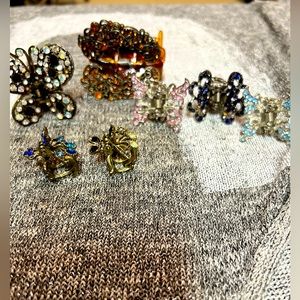 Set of 7 butterfly hair clips with Rhinestones.